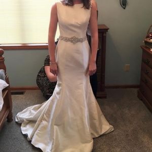 Allure Bridals - Style 9106 (Sample - NOT ALTERED)